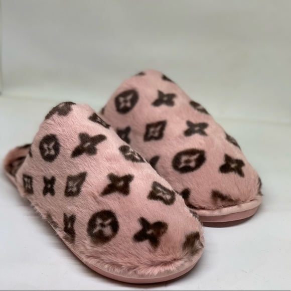 Trendy Pink and Black Fur Slippers - Picture 5 of 7